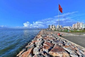 İzmir B&uuml;y&uuml;kşehir Belediyesi&rsquo;nin deniz seviyesinin altında kalan Mavişehir'de &ouml;zellikle denizin