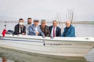İzmir B&uuml;y&uuml;kşehir Belediyesi k&uuml;&ccedil;&uuml;k &uuml;reticiye destek kapsamında Beydağ Su &Uuml;r&uuml;nleri