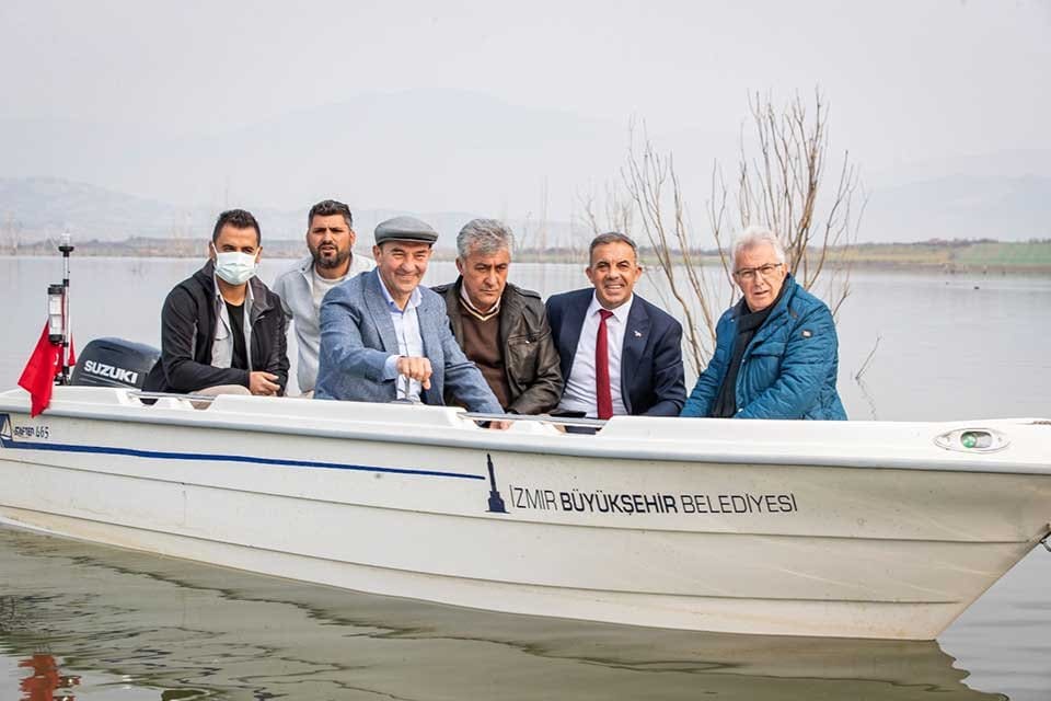 İzmir B&uuml;y&uuml;kşehir Belediyesi k&uuml;&ccedil;&uuml;k &uuml;reticiye destek kapsamında Beydağ Su &Uuml;r&uuml;nleri