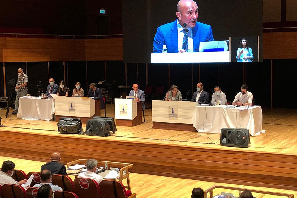 İzmir Büyükşehir Meclisi Mayıs ayının ilk oturumunu düzenledi. Mecliste 'Emlak