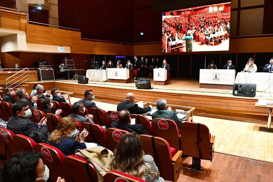 İzmir B&uuml;y&uuml;kşehir Belediyes Meclisi Eyl&uuml;l ayı birinci oturumunda İzmir B&uuml;y&uuml;kşehir