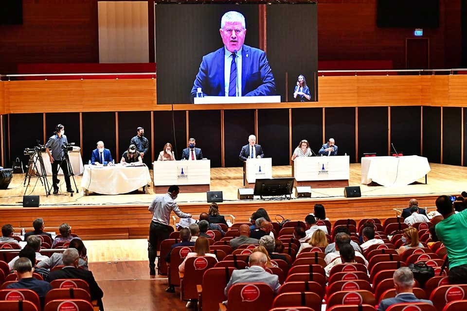 İzmir B&uuml;y&uuml;kşehir Belediye Meclisi&rsquo;nde grubu olan CHP, İyi Parti, AK