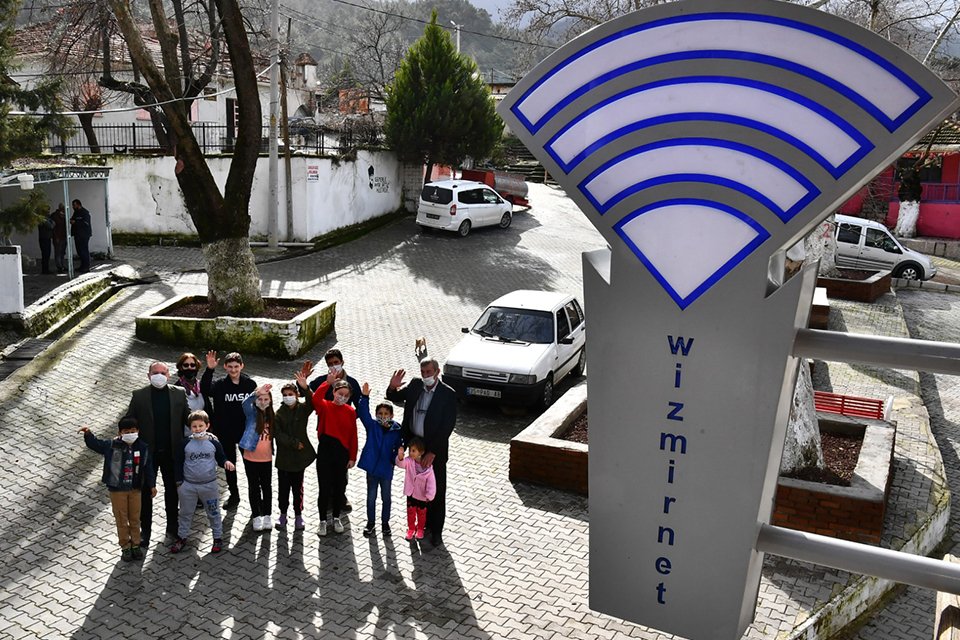 Kemalpaşa&rsquo;ya 33 kilometre uzaklıktaki Hamzababa mahallesinde internete ulaşmak ve EBA