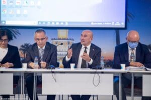 İzmir&rsquo;de, B&uuml;y&uuml;kşehir Belediyesi&rsquo;nin ilgili daire başkanlıkları, toplu ulaşım kuruluşları, kentteki