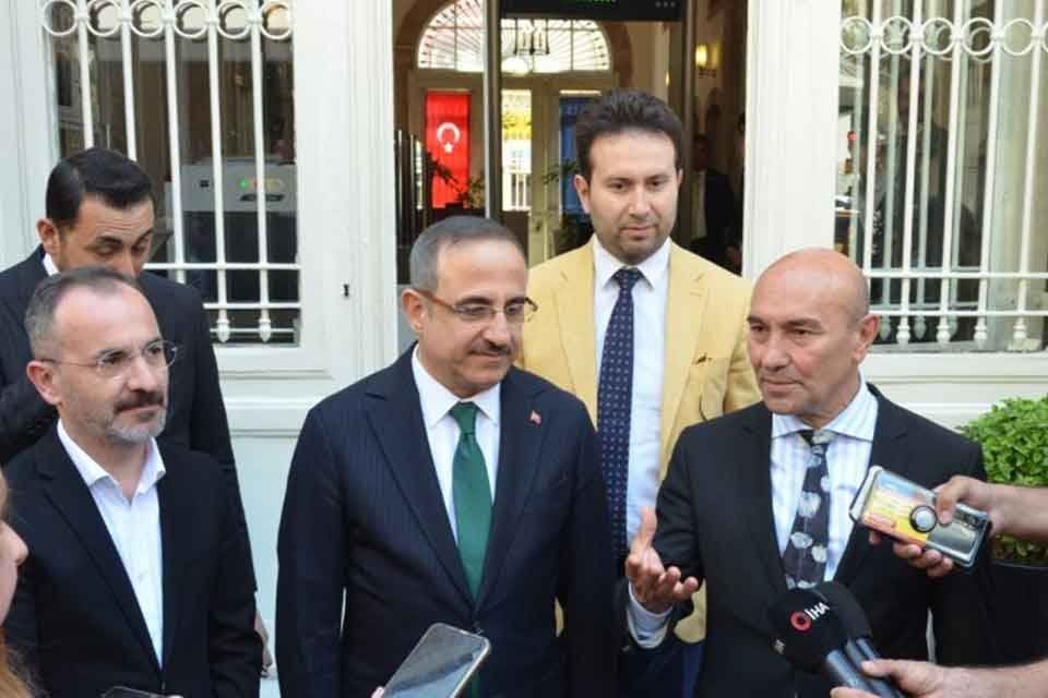İzmir B&uuml;y&uuml;kşehir Belediyesi Başkanı Tun&ccedil; Soyer, AK Parti İzmir İl