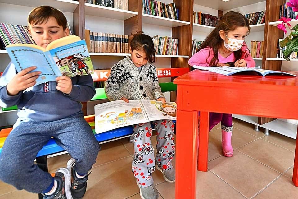 İzmir B&uuml;y&uuml;kşehir Belediye Başkanı Tun&ccedil; Soyer'in yukarı mahallelerin sorunlarını hızlı