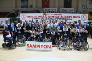 S&uuml;per Lig&rsquo;i şampiyon bitiren İzmir B&uuml;y&uuml;kşehir Belediyespor Tekerlekli Sandalye Basketbol