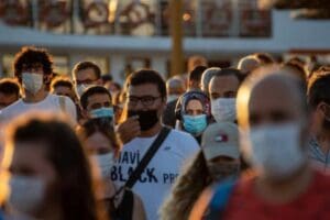 Koronavir&uuml;sle m&uuml;cadelede uygulamaya koyulan kademeli normalleşmenin ardından vaka sayılarında artış