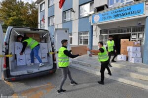 İzmir B&uuml;y&uuml;kşehir Belediyesi kent genelinde 600 okulda &ouml;ğrenim g&ouml;ren 25