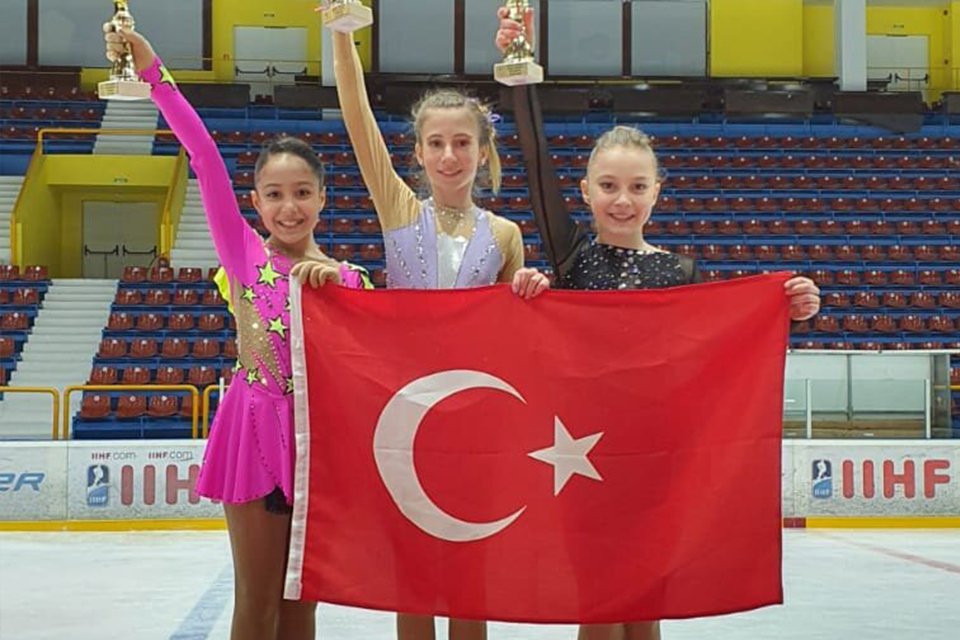 ARTİSTİK Buz Pateni Milli Takımı, Bulgaristan'da d&uuml;zenlenen Sofya Trophy Kupası'nda