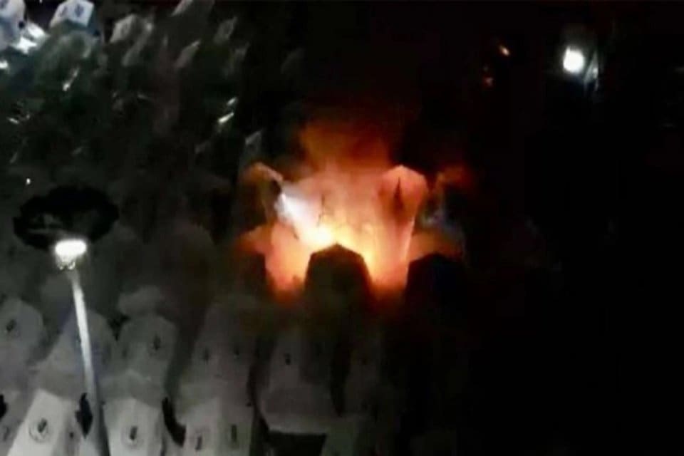 Osmaniye'de &ccedil;adır kentte t&uuml;p patlaması sonucu &ccedil;ıkan yangın itfaiye ekipleri
