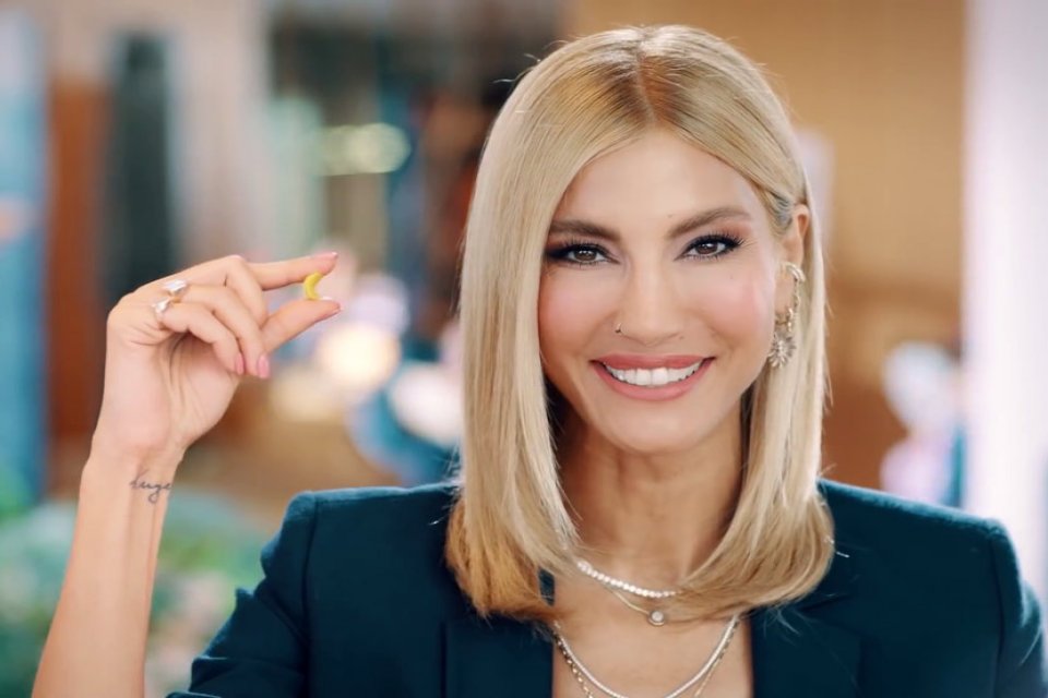 Hafta i&ccedil;i her g&uuml;n FOX TV'de program sunuculuğu yapan manken