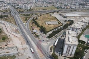 İzmir B&uuml;y&uuml;kşehir Belediyesi&rsquo;nin hızla y&uuml;r&uuml;tt&uuml;ğ&uuml; &Ccedil;iğli Tramvay Hattı Karşıya Tramvay
