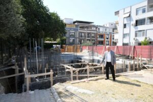 Karabağlar Belediyesi'nin 4 mahalleye hizmet verecek &Ccedil;alıkuşu Semt Merkezi inşaatı