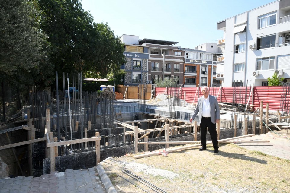 Karabağlar Belediyesi'nin 4 mahalleye hizmet verecek &Ccedil;alıkuşu Semt Merkezi inşaatı