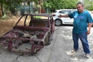İZMİR'in Buca il&ccedil;esinde, gece yarısı &ccedil;alınan bir otomobil, birka&ccedil; g&uuml;n