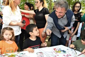 Bornova Belediyesi’nin Çamdibi Atatürk Parkı’nda düzenlediği Bahar Şenliği Bornovalıları buluşturdu.