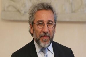 Gazeteci Can Dündar hakkında, sosyal medyada Leman dergisinin kapağını kullanarak