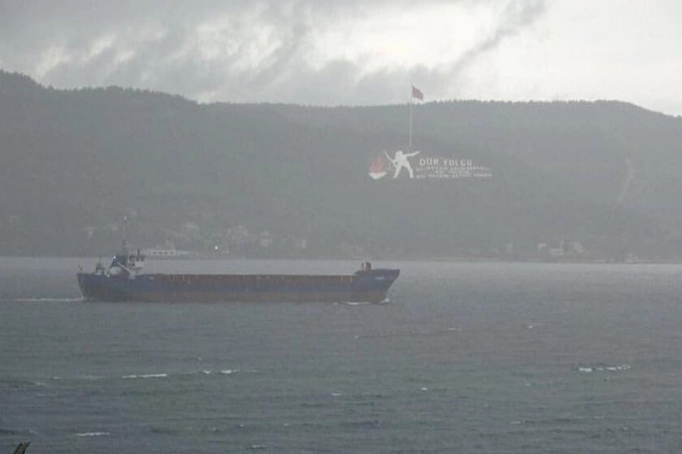&Ccedil;anakkale Boğazı yoğun sis nedeniyle &ccedil;ift y&ouml;nl&uuml; olarak transit gemi