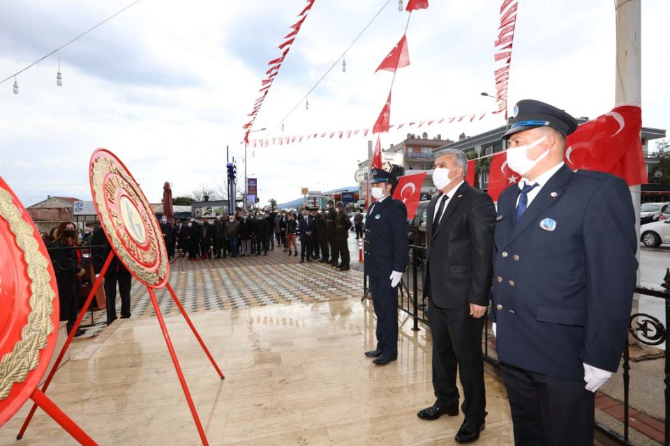 &Ccedil;anakkale Zaferi'nin 106. yıld&ouml;n&uuml;m&uuml; ve Şehitler G&uuml;n&uuml; nedeniyle G&uuml;zelbah&ccedil;e'deki Şehitlik