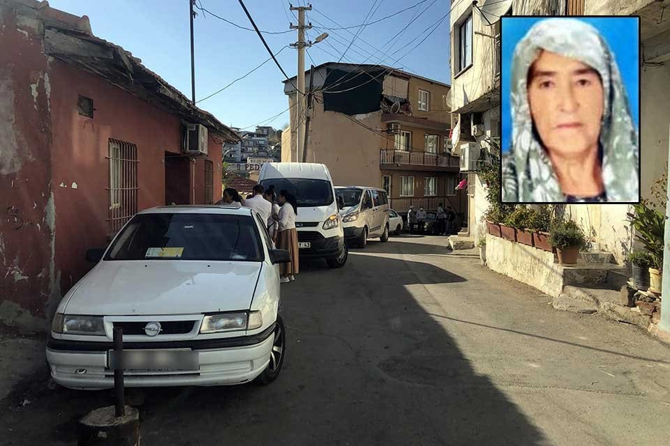İzmir&rsquo;in Karabağlar il&ccedil;esinde Mehmet Saman (74), annesi Fatma Saman&rsquo;ı (96)