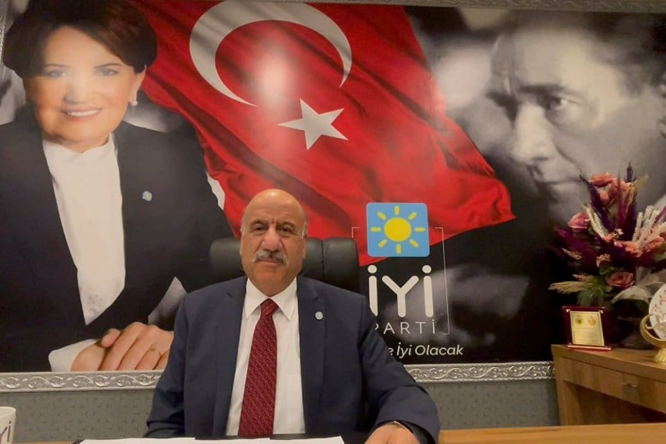 Ak Parti'li Erzurum B&uuml;y&uuml;kşehir Belediye Başkanı Mehmet Sekmen, İYİ Parti