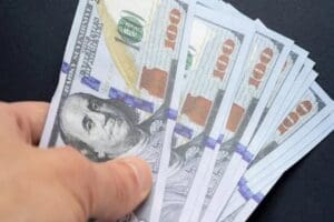 Cari denge nisanda 2,7 milyar dolar oldu. 12 aylık a&ccedil;ık