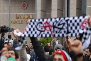 9 yıldır s&uuml;ren &Ccedil;arşı davası, bir kez daha ertelendi. Dava