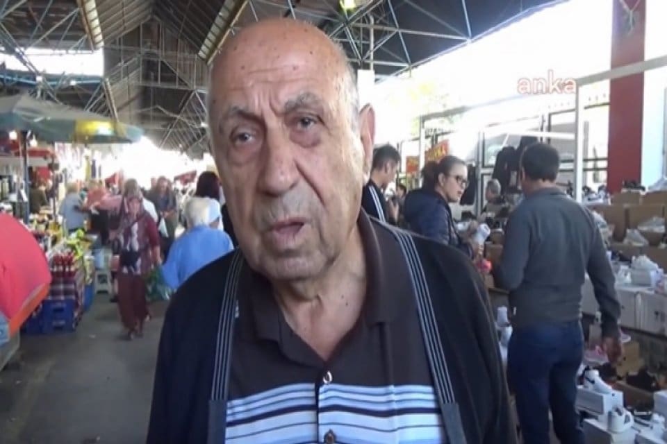 Yumurtaya gelen zammın ardından pazarlarda yurttaşlar isyan ediyor. Pazardan yumurta