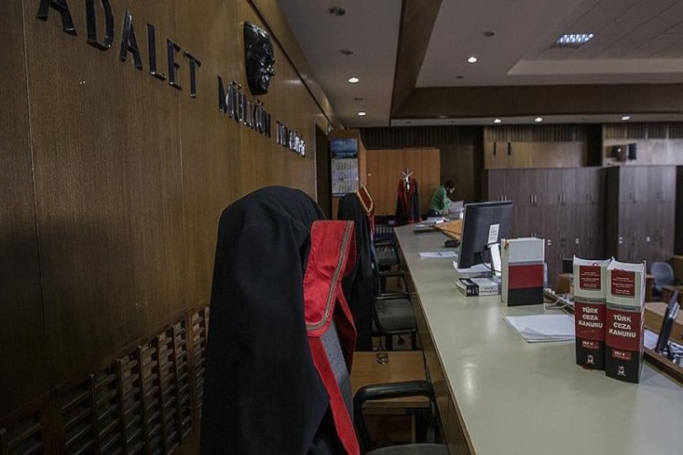 İranlı rejim muhaliflerini T&uuml;rkiye'den ka&ccedil;ırmaya &ccedil;alıştıkları iddiasıyla tutuklanan ve aralarında
