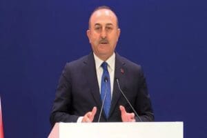 Dışişleri Bakanı Mevl&uuml;t &Ccedil;avuşoğlu, İsve&ccedil;'te "Kur'an-ı Kerim yakma eylemi"ne izin
