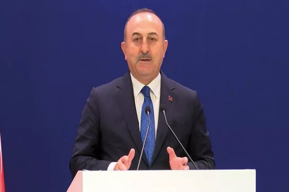 Dışişleri Bakanı Mevl&uuml;t &Ccedil;avuşoğlu, İsve&ccedil;'te "Kur'an-ı Kerim yakma eylemi"ne izin