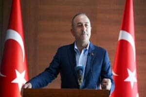 Dışişleri Bakanı Mevl&uuml;t &Ccedil;avuşoğlu, Yunanistan'a seslenerek "&Ouml;yle 'Benim arkamda ABD