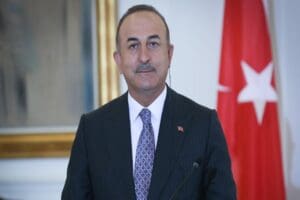 Dışişleri Bakanı Mevl&uuml;t &Ccedil;avuşoğlu, Latin Amerika ziyaretine giderken u&ccedil;akta gazetecilerin