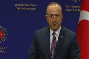 Dışişleri Bakanı Mevl&uuml;t &Ccedil;avuşoğlu, Suriye'ye operasyon sinyali verdi. &Ccedil;avuşoğlu, "ABD