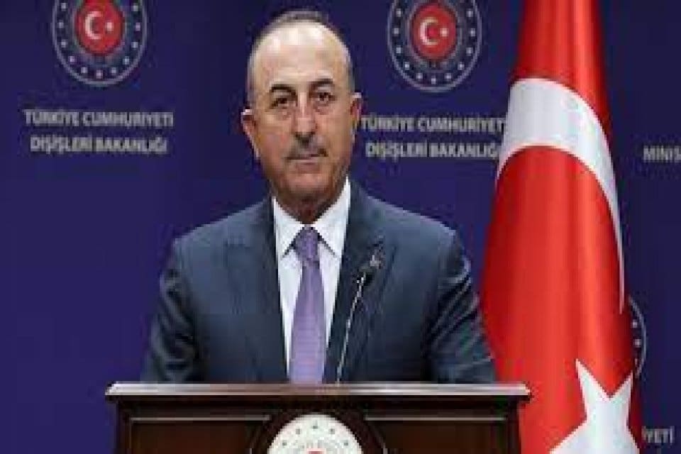 Ege'deki tacizler &uuml;zerinden Yunanistan'a tepki g&ouml;steren Dışişleri Bakanı &Ccedil;avuşoğlu, "Yunan