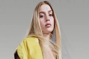 Sabah&rsquo;tan Arzu Kaya&rsquo;nın haberine g&ouml;re,&nbsp;&uuml;nl&uuml; şarkıcının yaşadığı sitenin jiletli tellerinden