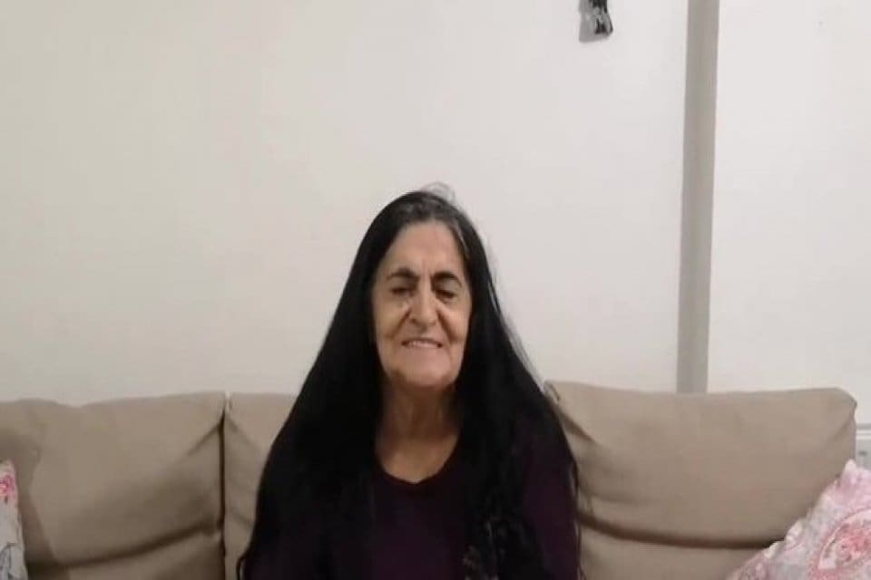 AK Parti'ye katılan İzmir Bağımsız Milletvekili Mehmet Ali &Ccedil;elebi'nin annesi