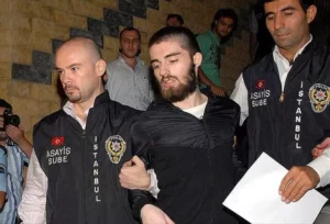 Cem Garipoğlu tarafından 3 Mart 2009'da vahşice &ouml;ld&uuml;r&uuml;len M&uuml;nevver Karabulut'un