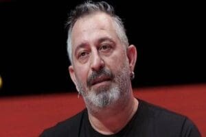 Komedyen Cem Yılmaz, Twitter hesabından yaptığı paylaşımda "Hatay'dan ulaşan arkadaşlara