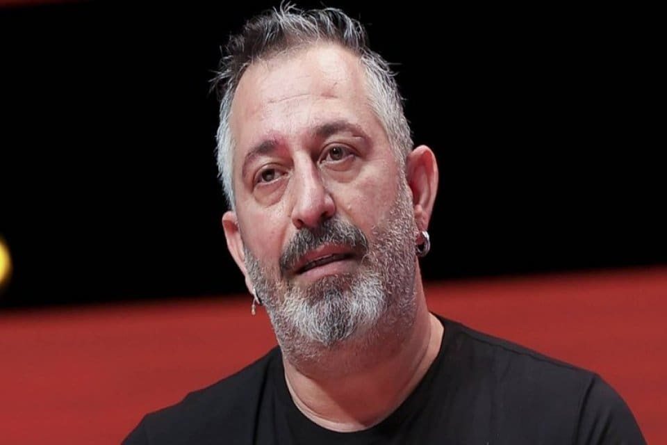 Sağlık &ccedil;alışanlarına y&ouml;nelik şiddete karşı &uuml;lke &ccedil;apında d&uuml;zenlenen eylemlere destek