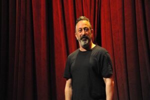 Sosyal medya hesabından paylaşım yapan komedyen Cem Yılmaz, ekonomiyle ilgili