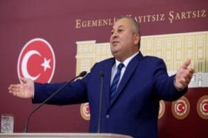 Katıldığı bir televizyon programında koruması olduğu iddia edilen bir kişiyle
