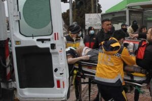 Manisa'da cenaze d&ouml;n&uuml;ş&uuml; meydana gelen kazada bir kişi &ouml;ld&uuml;, iki