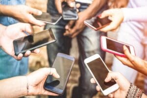 Resmi Gazete'nin bug&uuml;nk&uuml; sayısında yayımlanan&nbsp;d&uuml;zenlemeye g&ouml;re cep telefonu satışlarında uygulanan