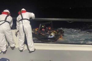 İZMİR'in &Ccedil;eşme il&ccedil;esi a&ccedil;ıklarında Yunanistan unsurları tarafından T&uuml;rk Karasularına itilen