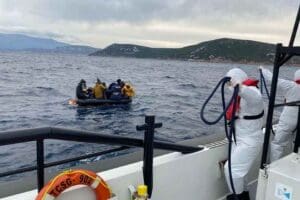İZMİR'in &Ccedil;eşme il&ccedil;esi a&ccedil;ıklarında, Yunanistan unsurları tarafından T&uuml;rk kara sularına