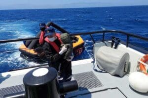 İzmir'in &Ccedil;eşme il&ccedil;esi a&ccedil;ıklarında, Yunanistan unsurlarınca T&uuml;rk kara sularına bırakılan