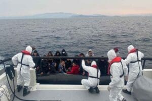 İZMİR'in &Ccedil;eşme il&ccedil;esi a&ccedil;ıklarında, Yunan unsurlarınca T&uuml;rk karasularına itilen 29