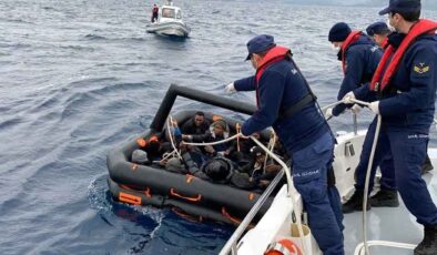 Çeşme'de 14 göçmen kurtarıldı